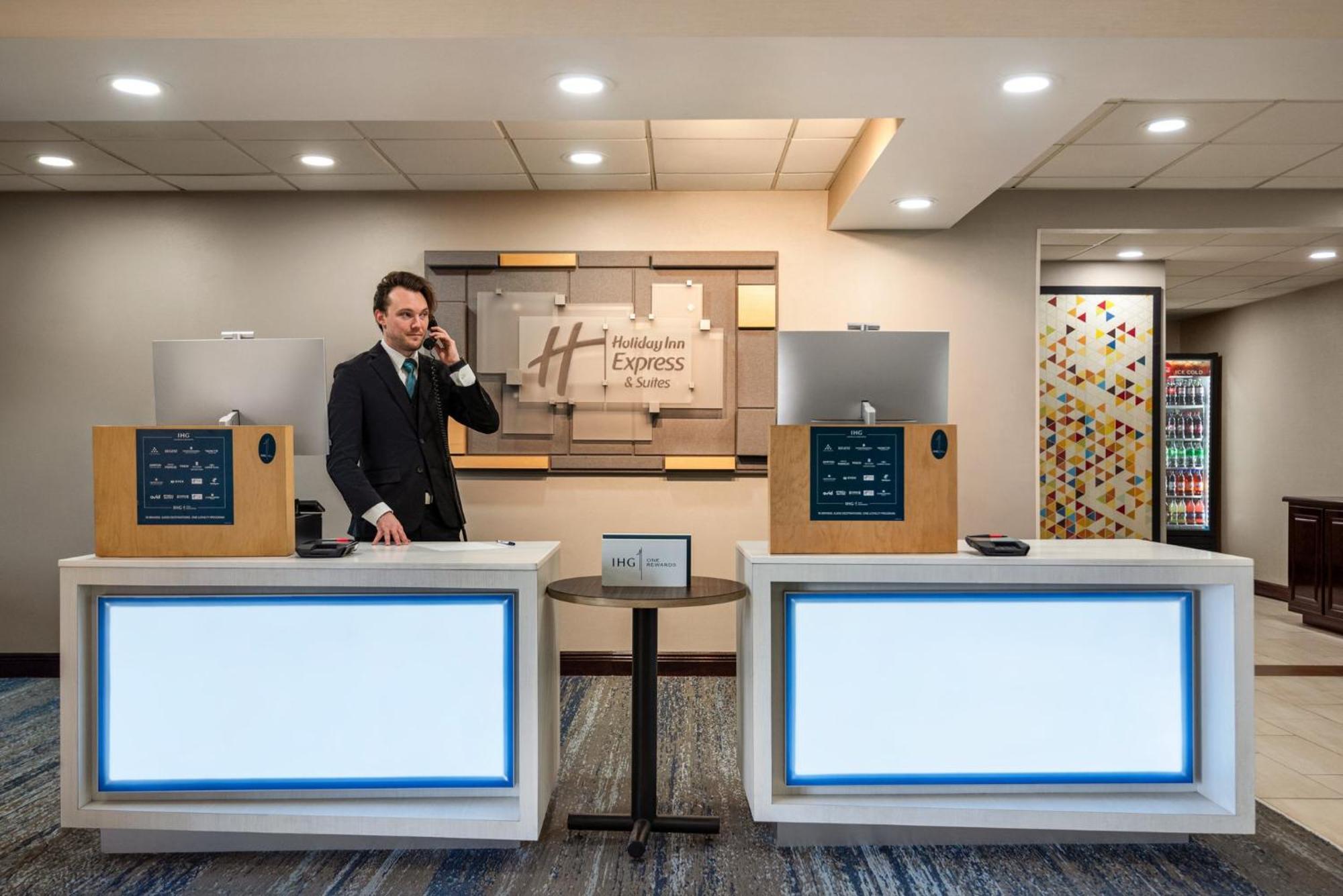 Holiday Inn Express & Suites Mobile West I-10 By Ihg Tillmans Corner Extérieur photo